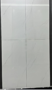 ซื้อ กระเบื้องเซรามิก Carrara สีขาวกระจกกระจกกระจกกระจกสําหรับผนังพื้น 600x1200mm กระเบื้องไฟสําหรับห้องนั่งเล่น การผลิตออนไลน์