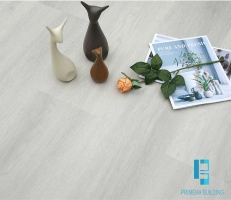 ซื้อ กระเบื้องปูพื้นพีวีซีไม้สีเทาอ่อน Lvt คลิก System การผลิตออนไลน์