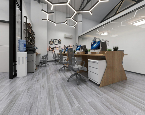 1000SQM กระเบื้องพอร์ซเลนไม้ 150 * 900 มม. สีน้ำตาลแถบสีเงินสำหรับพื้นที่อยู่อาศัยสำนักงาน SGS ผนังกระเบื้องเซรามิก