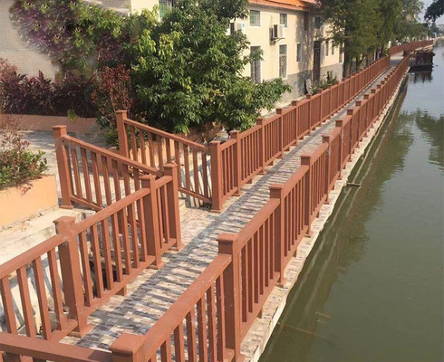 Fireproof WPC Fence Panel ไม้พลาสติกคอมโพสิตภายในบอร์ด Tan ราวป้องกันสำหรับริมแม่น้ำ 200x120cm