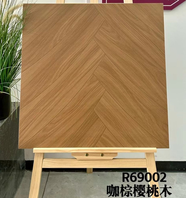 Herringbone 600x600mm กระเบื้องเซรามิกไม้สีน้ําตาลและกระเบื้องพื้นวินเทจสําหรับห้องนั่งเล่น