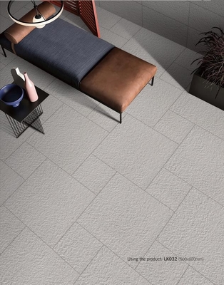 กระเบื้องผนังภายในสีเทาอ่อน และกระเบื้องโปรเซลีนขนาด 60x60 ซม. สําหรับการออกแบบและอาบน้ํา