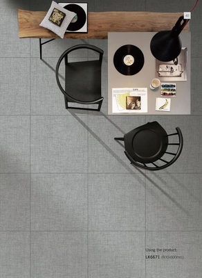 ปรับผนังภายในที่ไม่เลื่อน 60x60cm กระเบื้องโปรเซลนแบบครบร่างกายป้องกันเชื้อรา สําหรับระเบียงและศูนย์การค้า