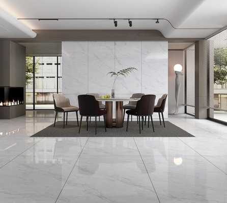 ติดผนังภายในที่กันคลื่นที่สวยงาม กระเบื้องโปรเซลีนเล่ห์ 900x1800x9mm สําหรับอพาร์ทเมนต์และสีเทาอ่อน กระเบื้องทนการสวมใส่ที่เรียบร้อยสําหรับการออกแบบ