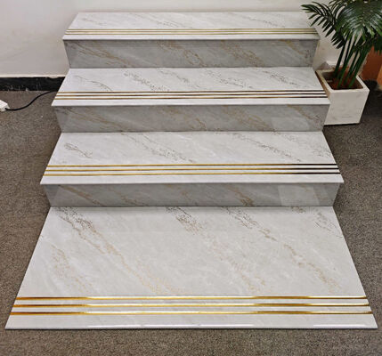 มาร์บอร์ 470x1200mm ทอง Bullnose เต็มชุด Polished กระจกเซรามิกบันไดสําหรับโรงแรม