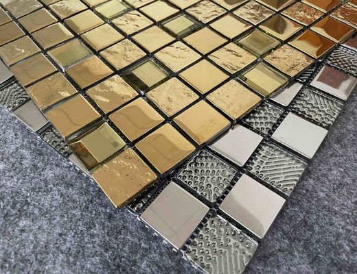 ISO13006 กระเบื้องโมเสกตกแต่ง Mildewproof Golden Sliver Metal Glazed Wall 6mm